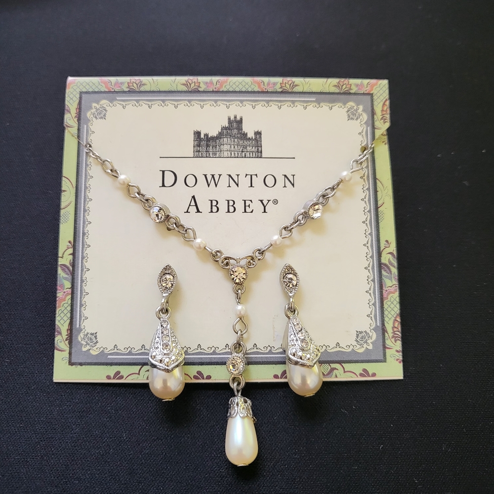 Downton Abbey Earrings & Necklace Set